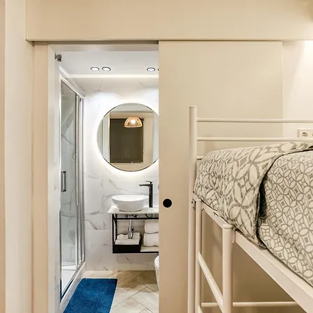 Bounty Apartment *